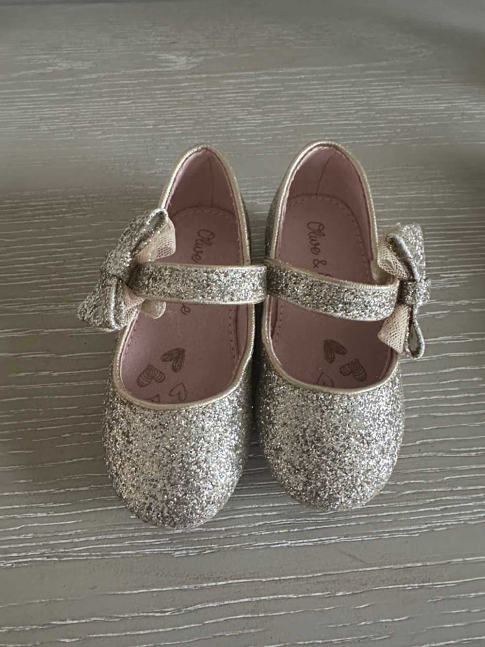 Olive & Eady gold sparkle shoes size 6T